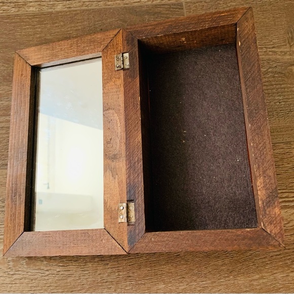 Wooden box with ceramic tiles on the top - Picture 9 of 12